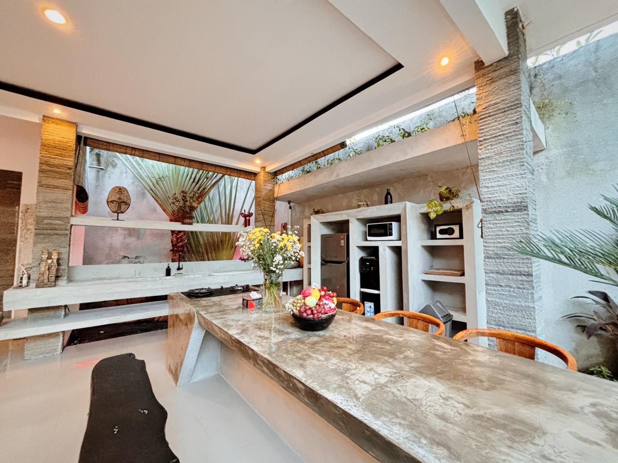 Modern 2 Bedroom Center. *