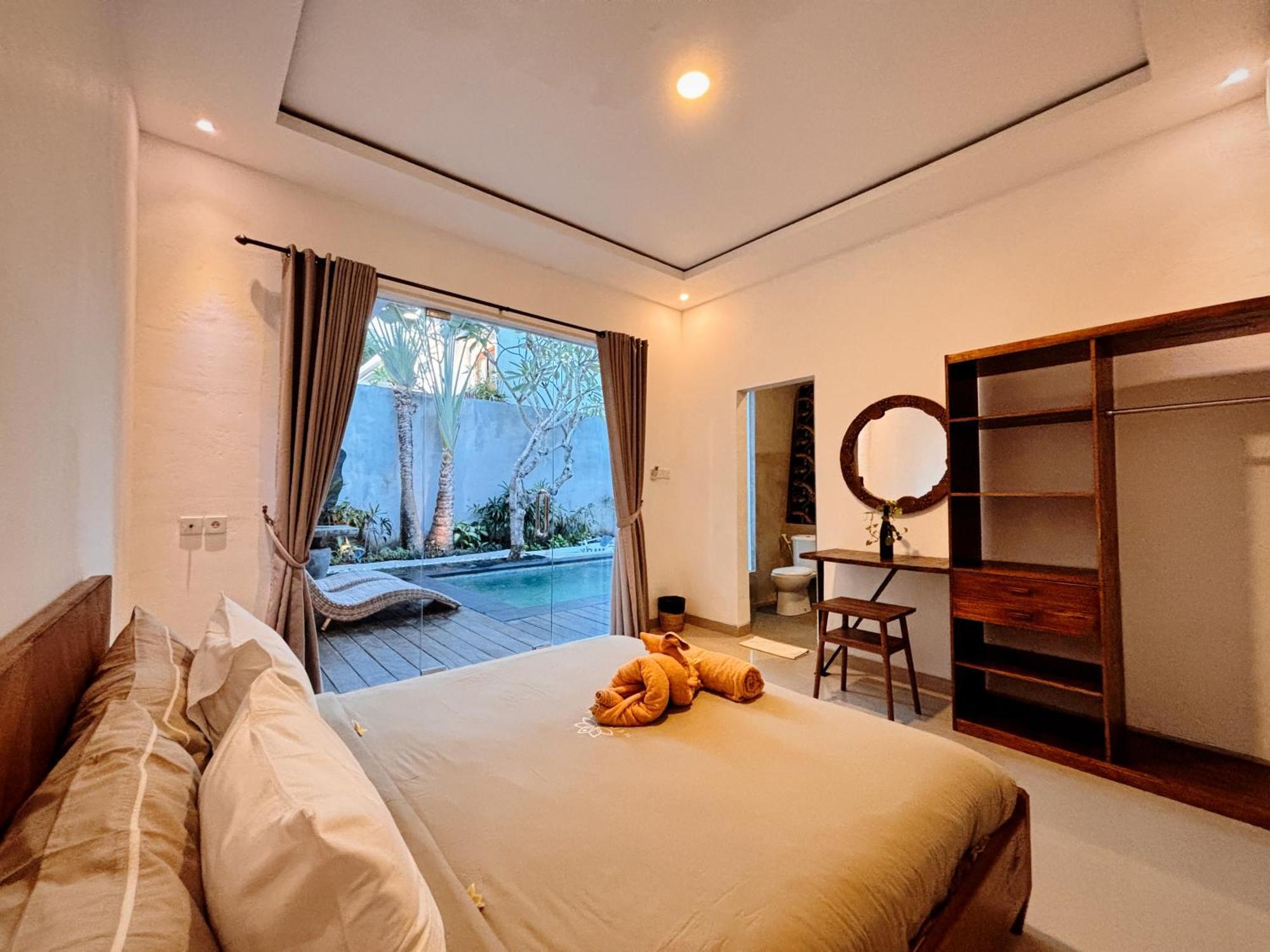 Modern 2 Bedroom Center. *