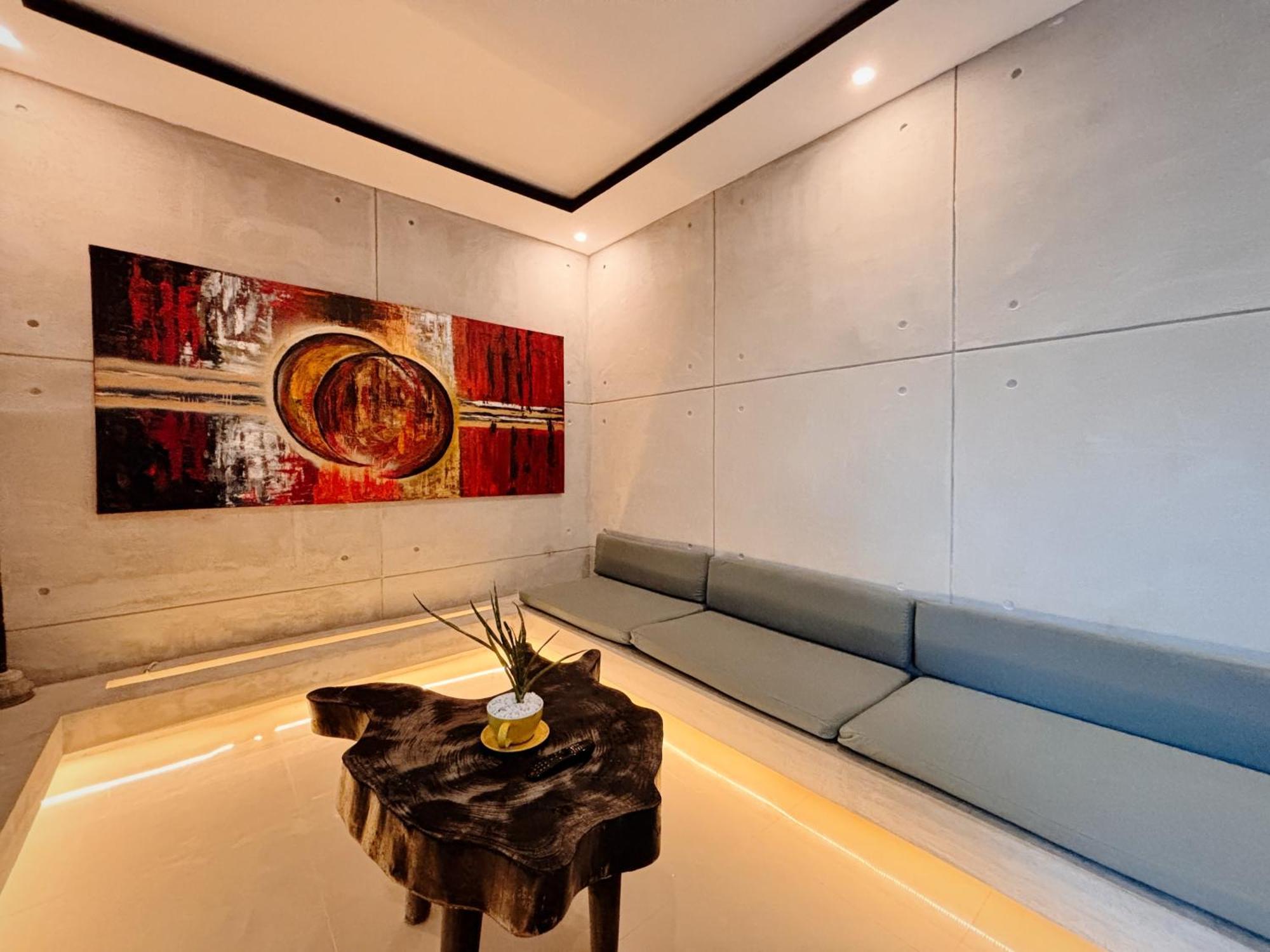 Modern 2 Bedroom Center. Villa